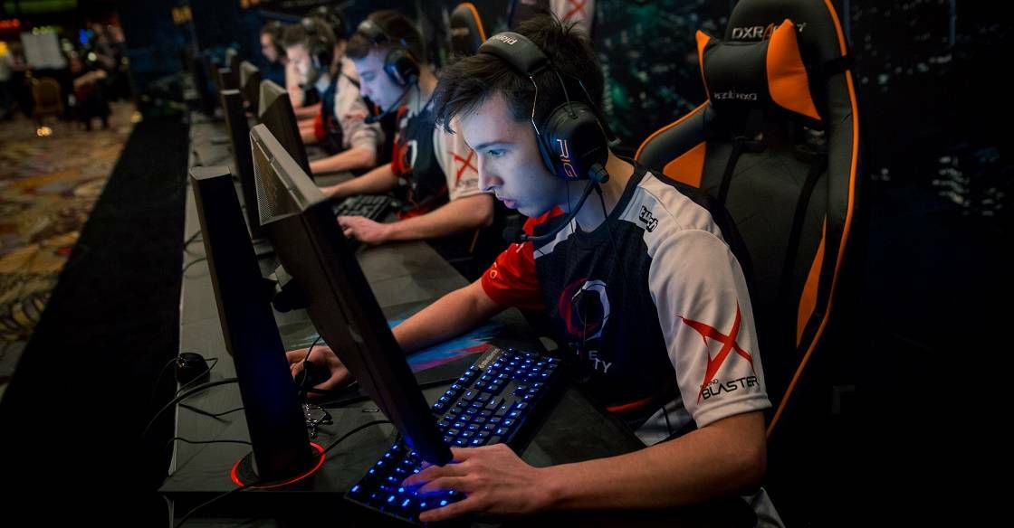 Complexity Gaming — OG: прогноз на BLAST Premier: Spring 2020 Showdown